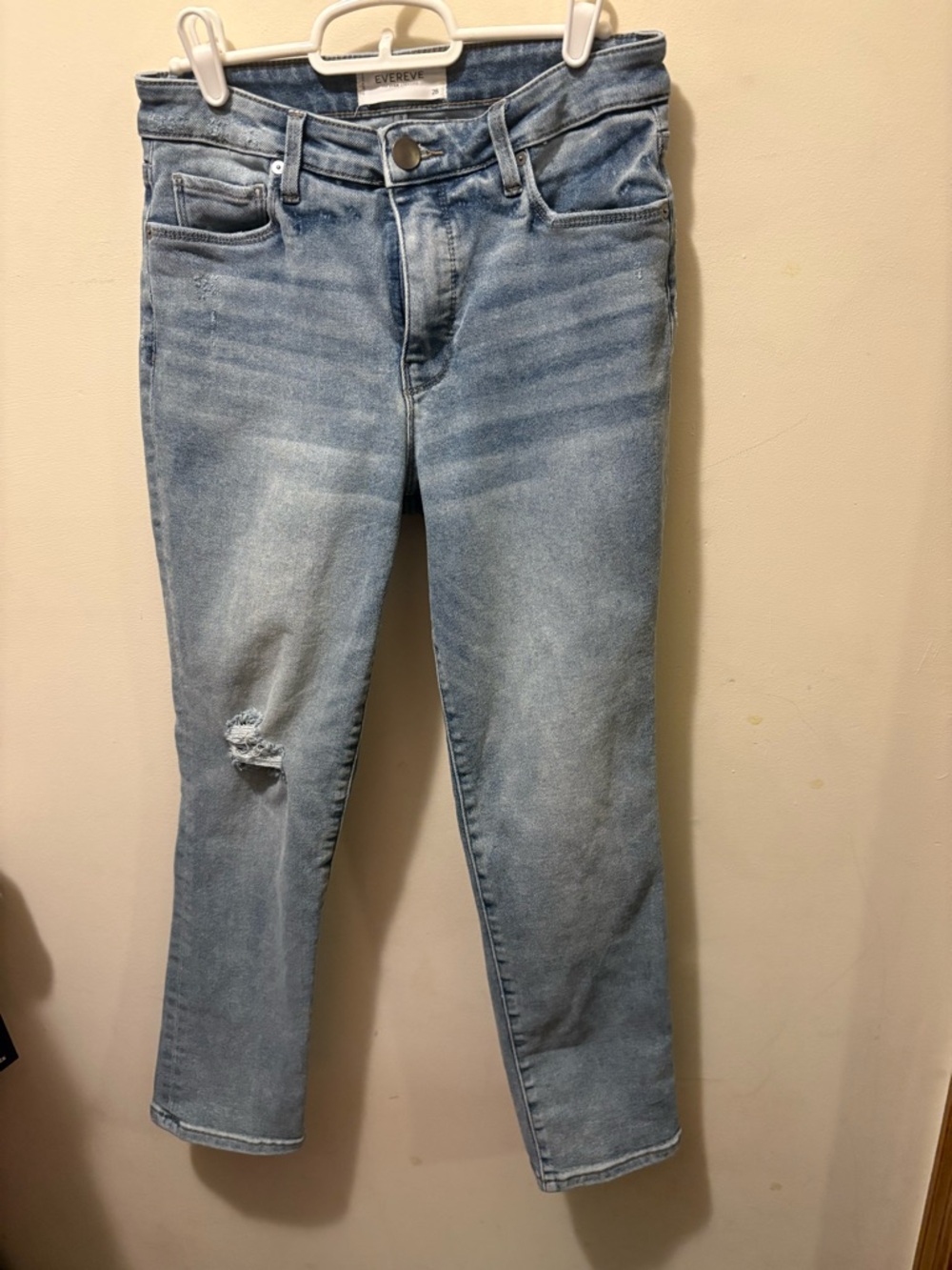 Evereve ever straight 28” distressed inseam 27”